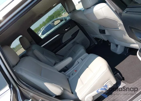 2017 Toyota Highlander Xle from USA, damaged, VIN 5TDJZRFH9HS509332